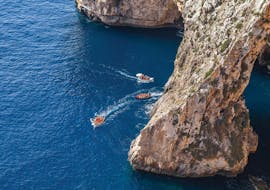 Bootstour - Qawra mit Schwimmen & Sightseeing mit Whyknot Cruises Malta.