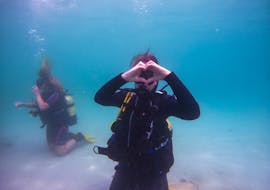 Discover Scuba Duiken voor beginners met Blue Islands Diving Menorca.