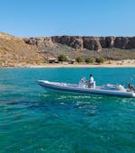 La barca usata per la Gita in barca privata da Kissamos alla spiaggia di Elafonissi e Kedrodasos con aperitivo con Crucero Al Paraiso Kissamos.