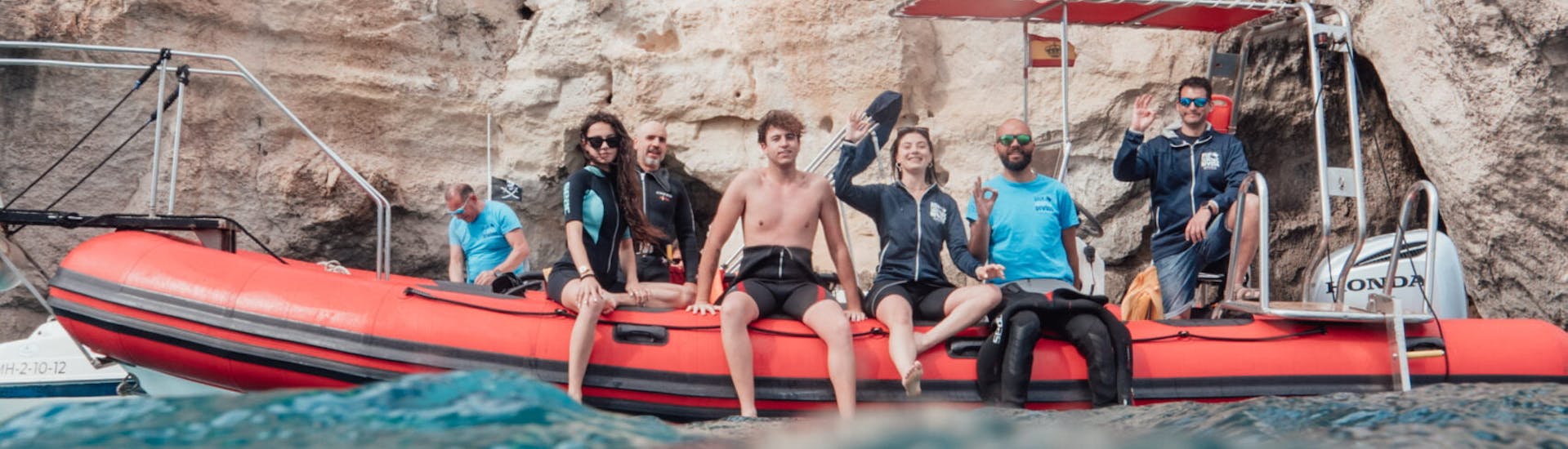 Des personnes aiment leur Excursion snorkeling de Cala Galdana à Cala Macarella & Cala de Trebalúger avec Blue Islands Diving Menorca.