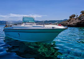 The boat Zeus that you can rent with the Boat Rental in Kissamos (up to 5 people) with Licence with Crucero Al Paraiso Kissamos.