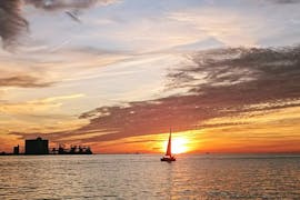 Balade privée en voilier Lisbonne - Le Tage & Coucher du soleil avec Corsair Expeditions Lisbon.