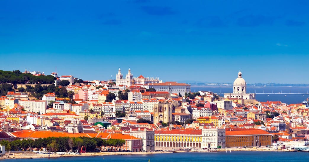 The skyline of Lisbon you can admire during the Private Sunset Sailing Boat Trip from Lisbon along the Tagus River with Corsair Expeditions Lisbon.