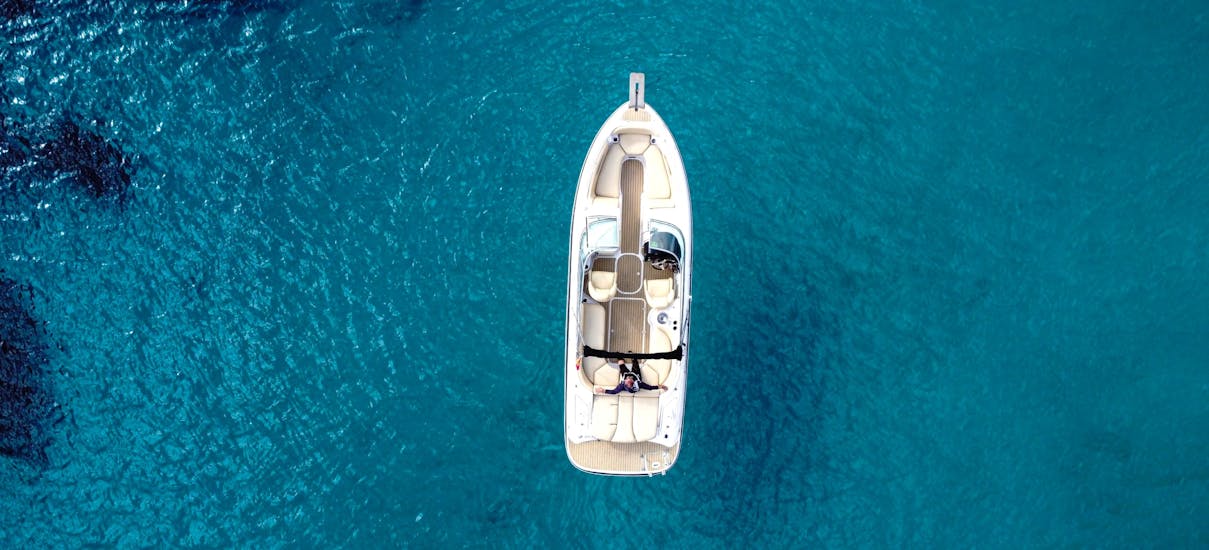 Paseo en barco privado a Cala en Turqueta con Blue Islands Diving Menorca.
