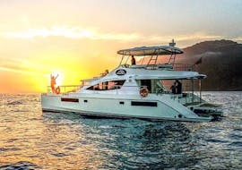 Excursion privée en catamaran au coucher du soleil avec observation des dauphins avec VIP Dolphins Madeira.