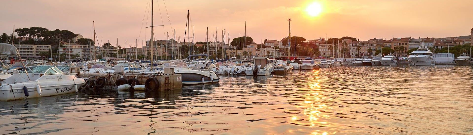 Sunset at the harbour during the RIB Boat Trip in the Calanques National Park at Sunset by Atlantide Promenades en mer Bandol.