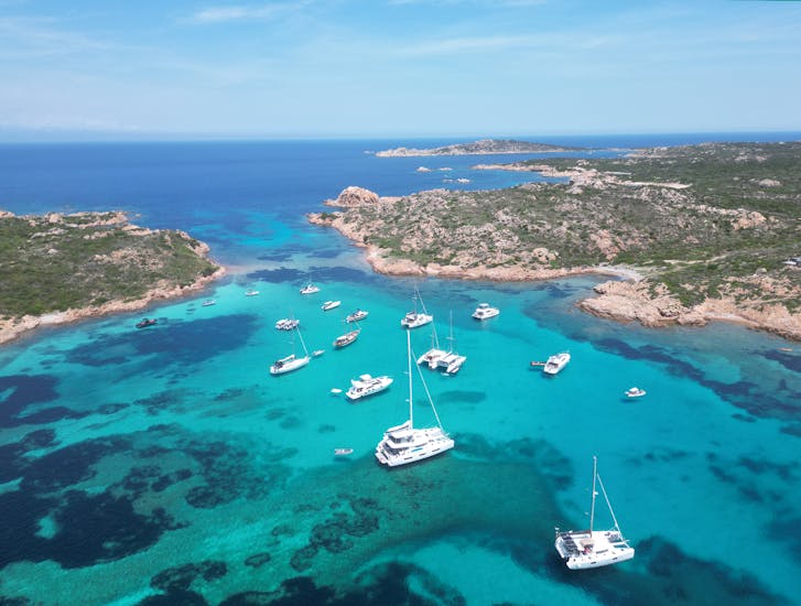 Balade en catamaran autour de l'archipel de La Maddalena avec Snorkeling depuis Palau.
