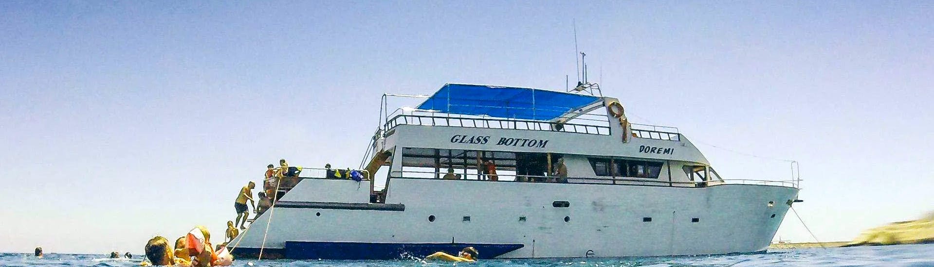 Vue lors de l"Excursion en bateau à fond de verre avec Déjeuner & Snorkeling à Zenobia et Pêche avec Larnaca Napa Sea Cruises.