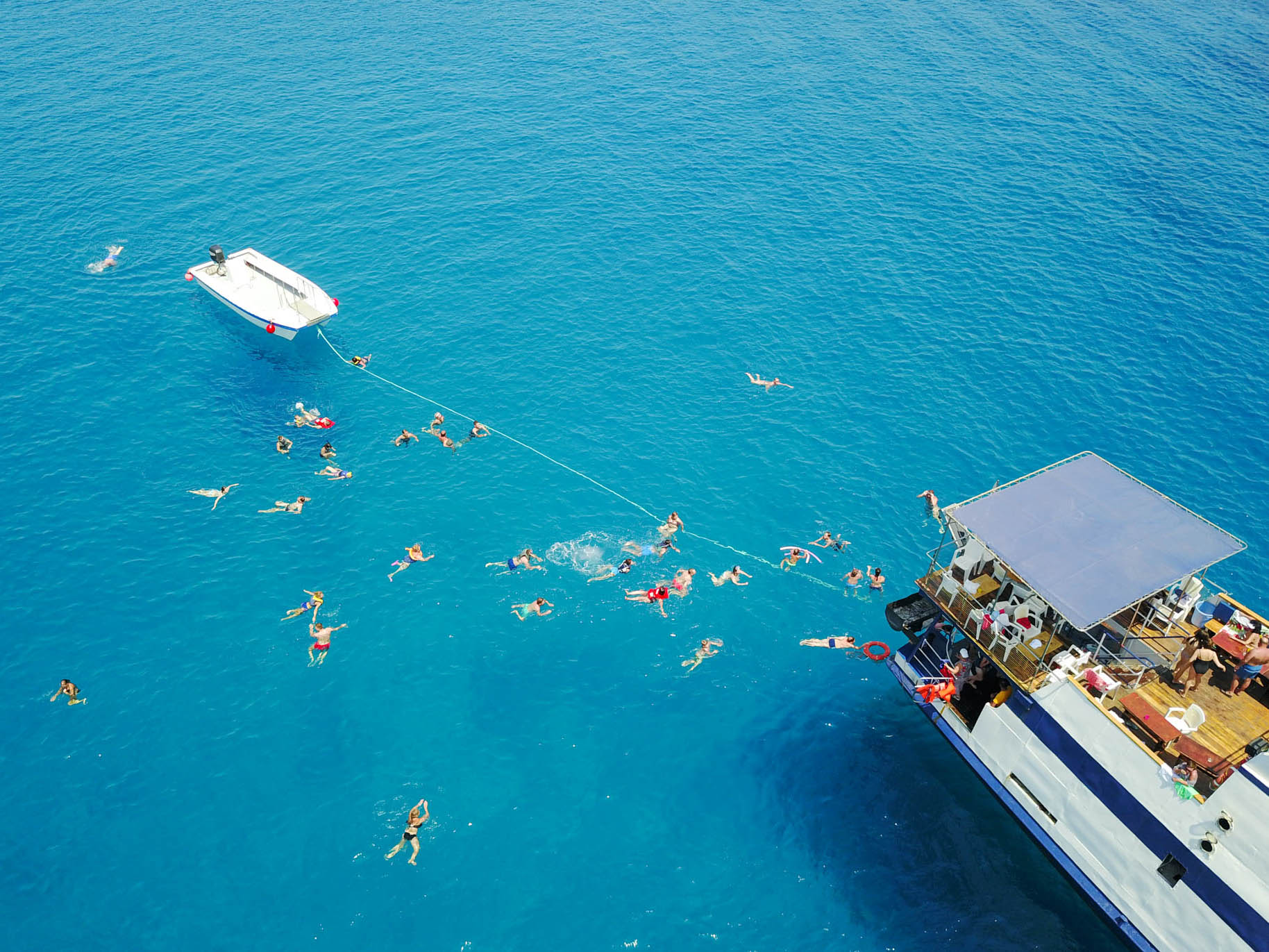 Excursion en bateau de  de Larnaca vers Zenobia et le Blue Lagoon avec Déjeuner avec Larnaca Napa Sea Cruises.