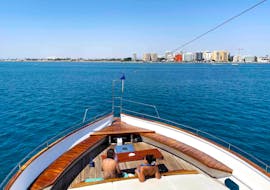 Gita in barca a Mackenzie Beach con Larnaca Napa Sea Cruises.