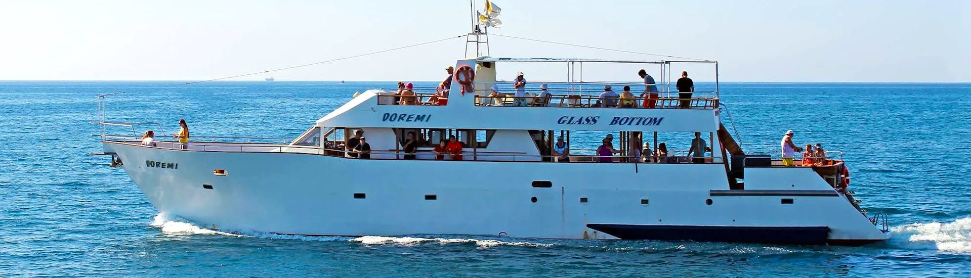 Vue lors de l'Excursion en bateau à fond de verre à Zenobia & la plage de Mackenzie avec Larnaca Napa Sea Cruises.