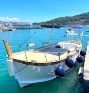 La barca che userete durante la Gita in barca da La Spezia con stop a Monterosso o Vernazza e soste per nuotare con Maestrale Boat Tour Cinque Terre.