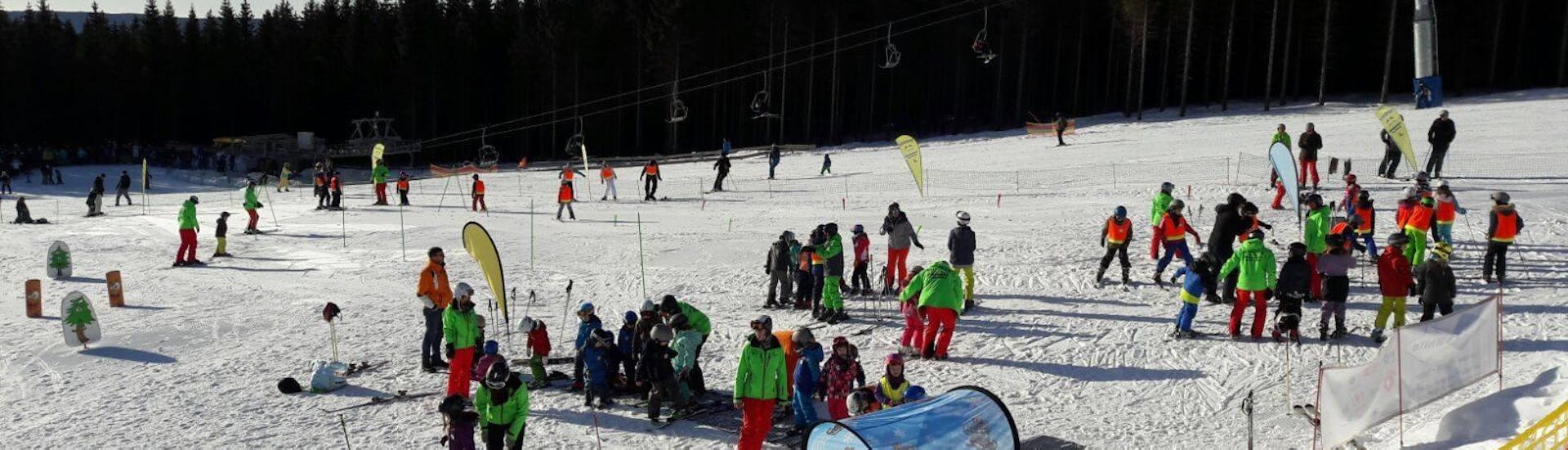 Lezioni di sci per bambini a partire da 9 anni principianti assoluti.