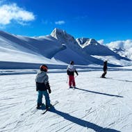 Des enfants font un Cours particulier de ski Enfants & Ados (dès 3 ans) - Plagne Centre avec École de ski ELPRO La Plagne.