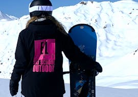 Une femme lors d'un Cours particulier de snowboard Enfants (dès 5 ans) & Adultes pour Tous niveaux avec École de ski ELPRO La Plagne.
