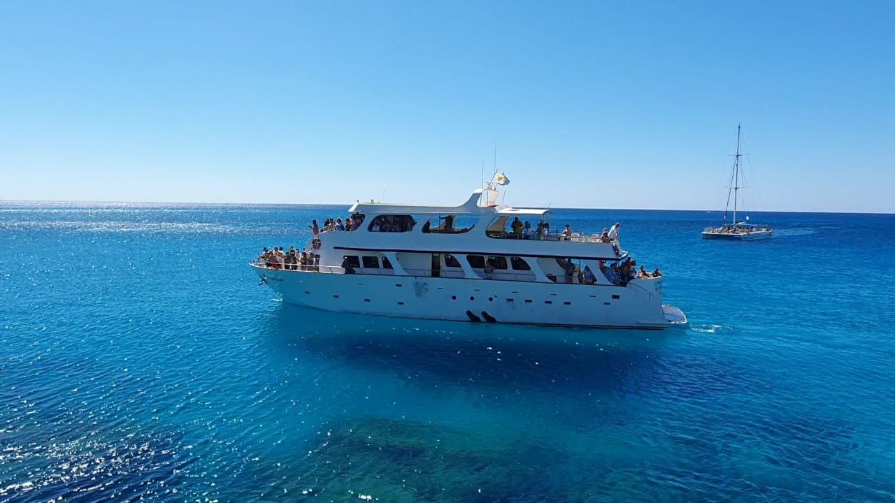 Paseo en barco de Protaras a Konnos Beach con St Georgios Boat .