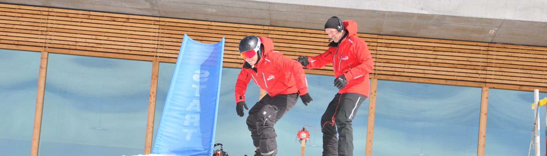 Lezioni private di Snowboard per tutti i livelli con Ski- & Snowboardschule Innsbruck.