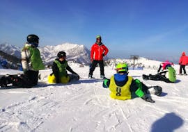 Lezioni private di snowboard per bambini (7-12 anni) per tutti i livelli con Scuola Sci Piani di Bobbio.