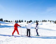 Des adultes font un Cours particulier de ski Adultes avec ESF Les Houches.