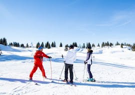 Des adultes font un Cours particulier de ski Adultes avec ESF Les Houches.