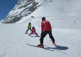 An instructor and two little skiers during Kids Ski Lessons (6-10 y.) for Beginners from Skischool Hochharz.