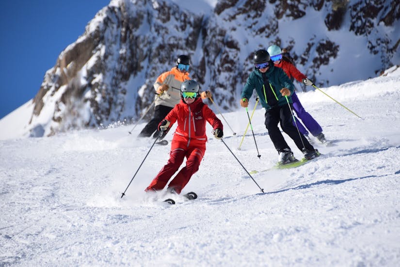 Lezioni di sci per adulti a partire da 15 anni per avanzati.
