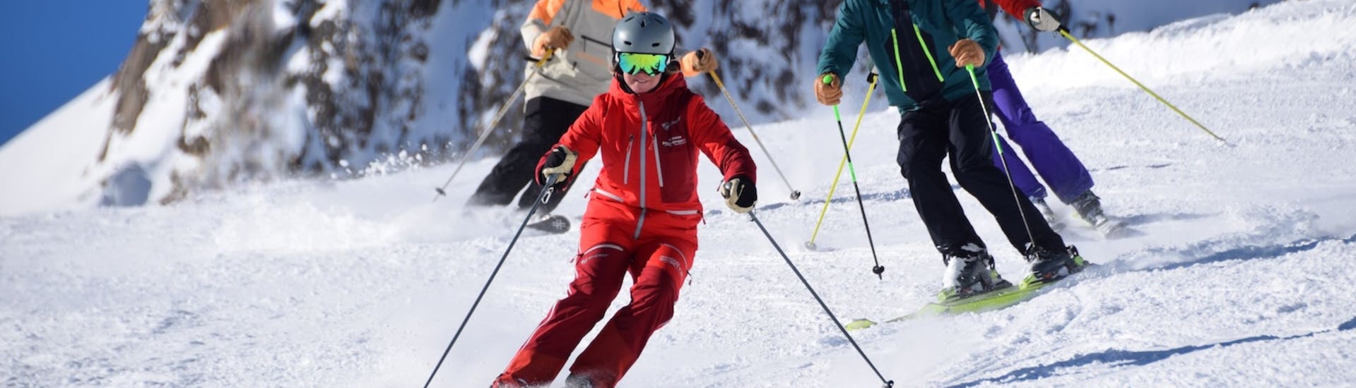 Clases de esquí para adultos a partir de 15 años para avanzados.