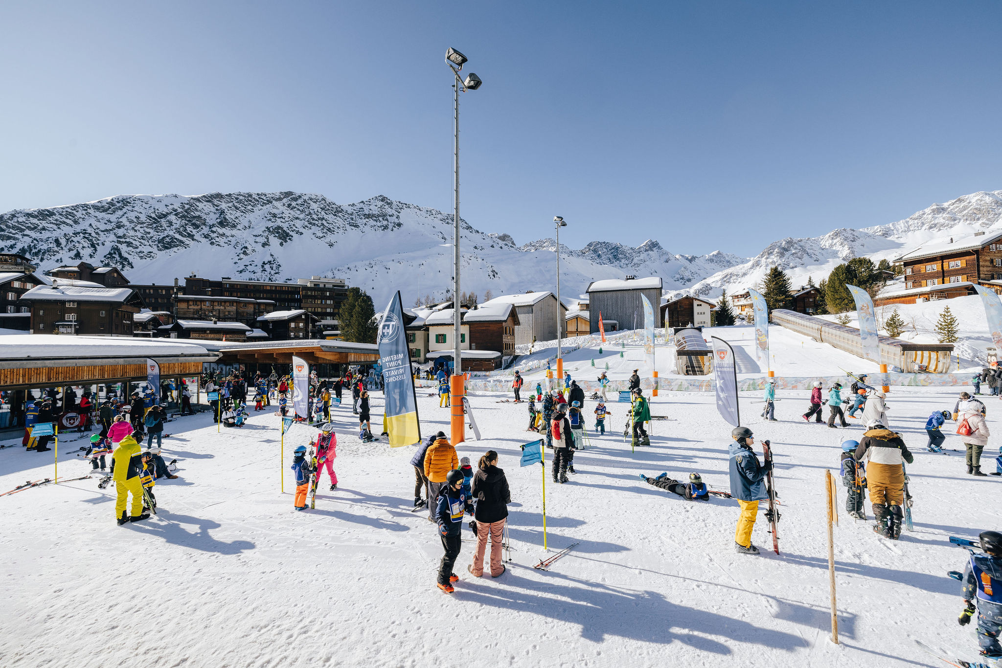 Lezioni private di sci per bambini a partire da 4 anni per tutti i livelli con Scuola svizzera di sci e snowboard Arosa.