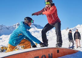 Clases de snowboard a partir de 7 años con Escuela Suiza de Esquí y Snowboard Arosa.