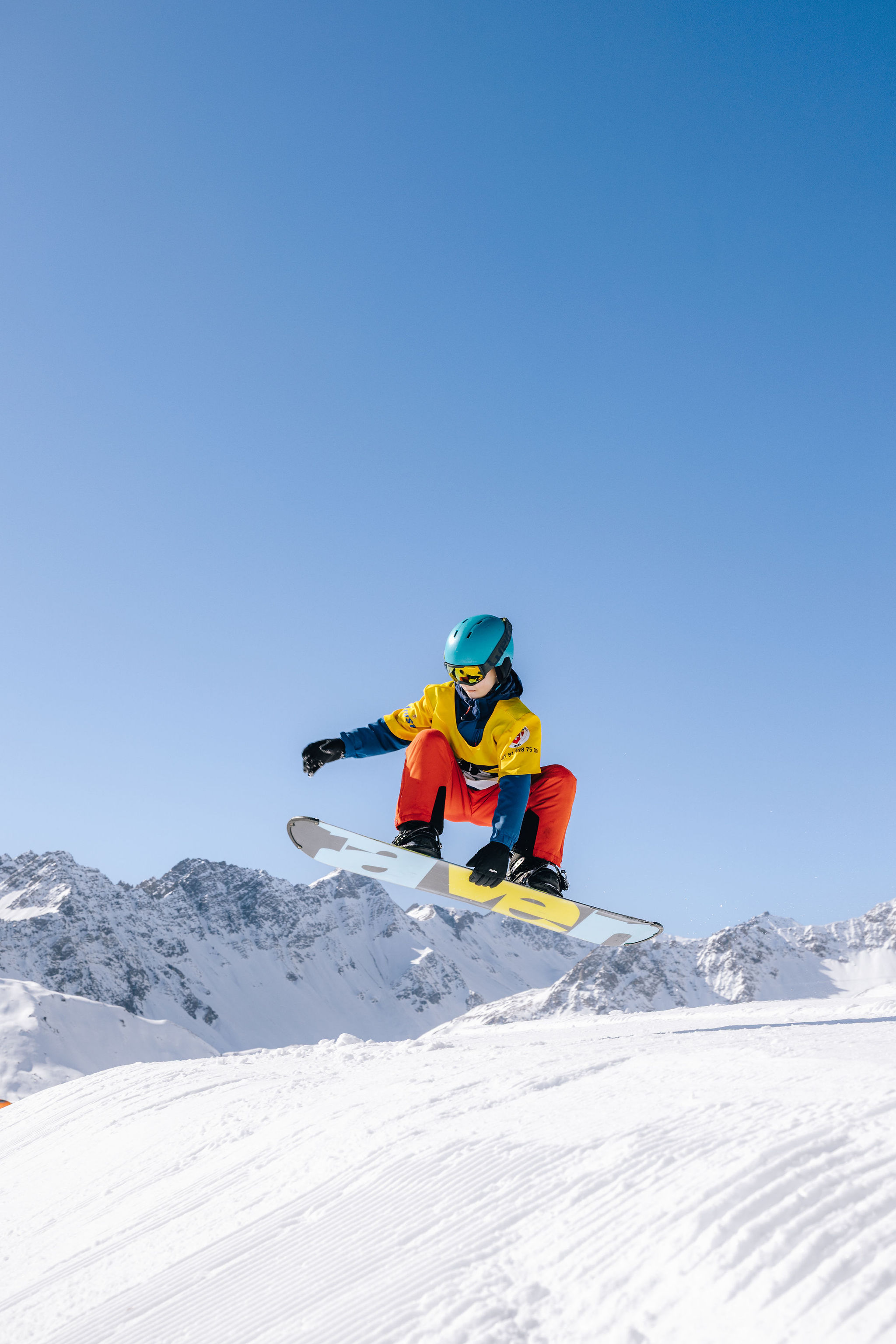 Private Snowboarding Lessons for Kids (from 7 y.) & Adults of All Levels from Swiss Ski- and Snowboard School Arosa.