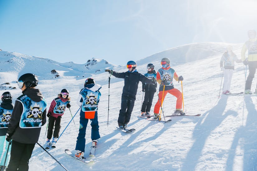 Group of kids doing Kids Ski Lessons (from 6 y.) for Experienced Skiers from Evolution 2 Saint-Gervais.