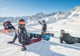 Friends during Private Snowboard Lessons for Kids (from 4 y.) & Adults for All Levels from Evolution 2 Megève.