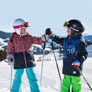 Two kids during their Private Ski Lessons for Kids (6-15 y.) for Beginners from EasySki Saalbach.