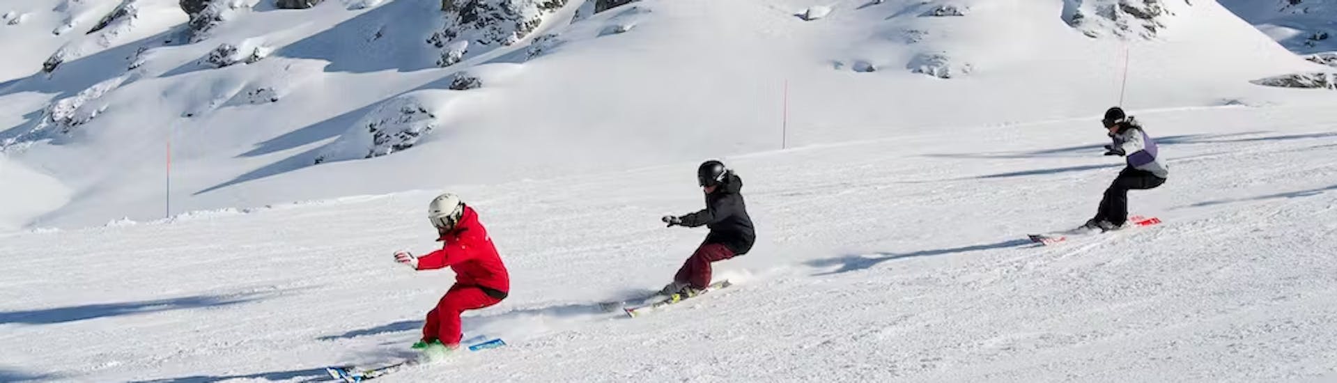 Cours de ski pour adolescents (14-18 ans) pour skieurs avancés.