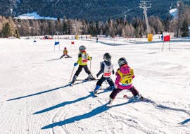 Clases de esquí para niños a partir de 4 años para todos los niveles con Scuola Sci 5 Laghi Madonna di Campiglio.