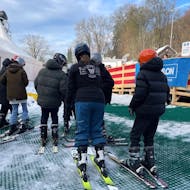 A group of kids at their Kids Ski Lessons (from 4 y.) for First Timers from Ski School Hohe-Wand-Wiese.
