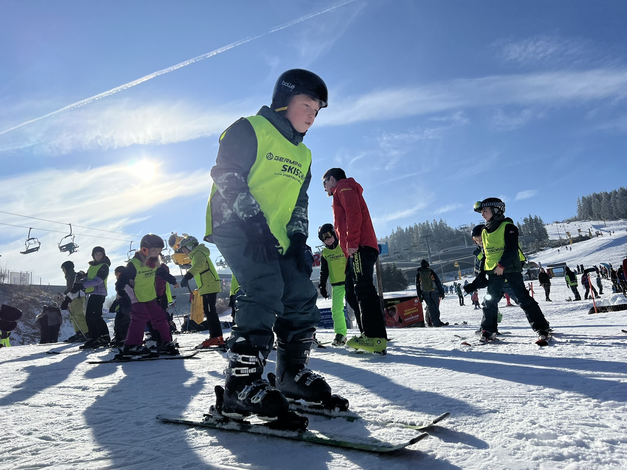 Kinder-Skikurs (6-13 J.) für Anfänger & Leicht Fortgeschrittene mit Skischule Sportwelt Oberhof.