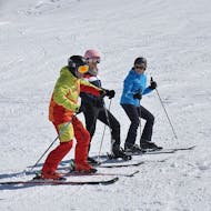 A ski instructor and two adults on the slope during the Adult Ski Lessons (from 17 y.) for First Timers from Skischule & Bikeverleih AGE Ötz-Hochötz.