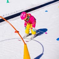 A kid practicing skiing during the Kids Ski Lessons "Bambini" (3-5 y.) for First Timers from Feldberg Sports.