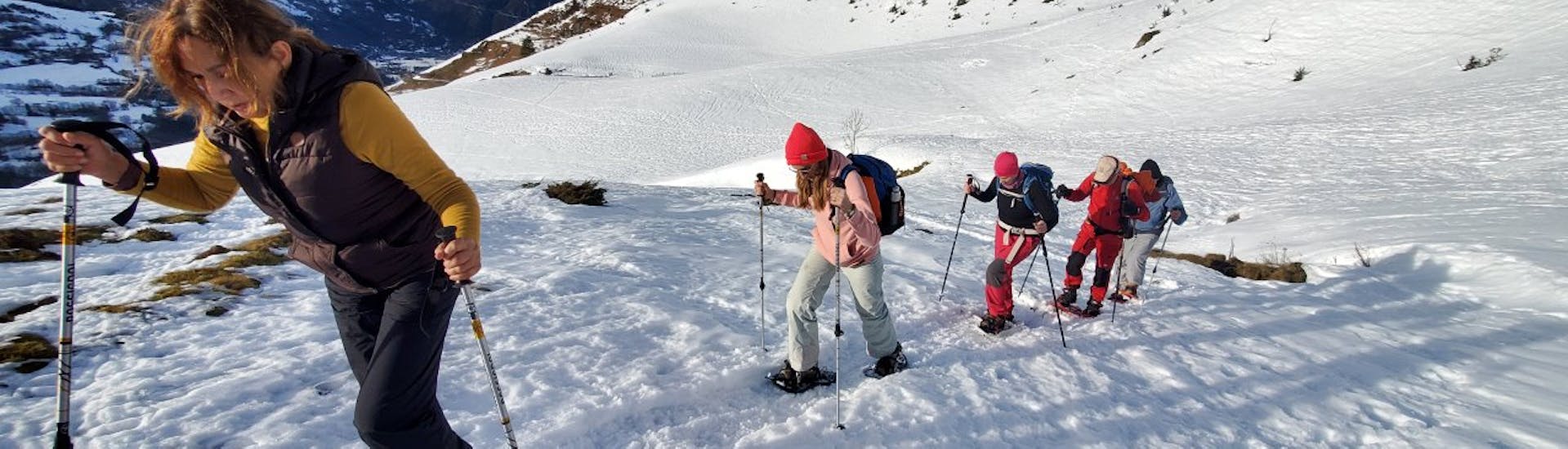 Family doing Snowshoeing Tours (from 10 y.) with Evolution 2 Saint Lary Soulan.