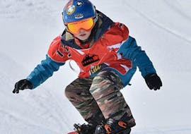 Lezioni private di snowboard per tutte le età e livelli con Scuola di Sci Level Up Campo Felice.