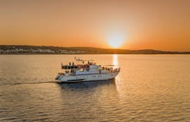 Bootstour bei Sonnenuntergang von Protaras zur Blue Lagoon mit Badestopps & BBQ mit The Cyprus Cruise Company.