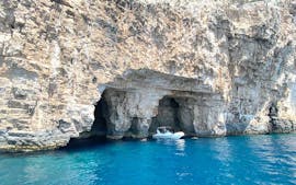 Gita in motoscafo da Traù alla Grotta Azzurra con Trogir Travel.