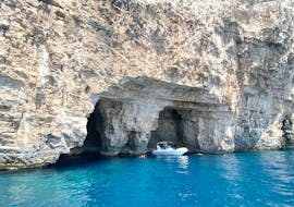 Gita in motoscafo da Traù alla Grotta Azzurra con Trogir Travel.