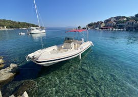 Paseo en barco privado a Pakleni Islands  & baño en el mar con Trogir Travel.