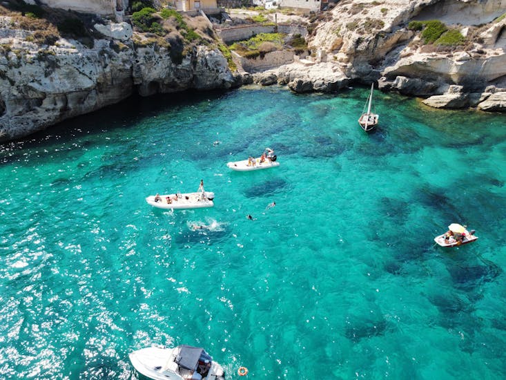 Gita in gommone lungo la Costa di Cagliari con snorkeling - Mezza giornata.