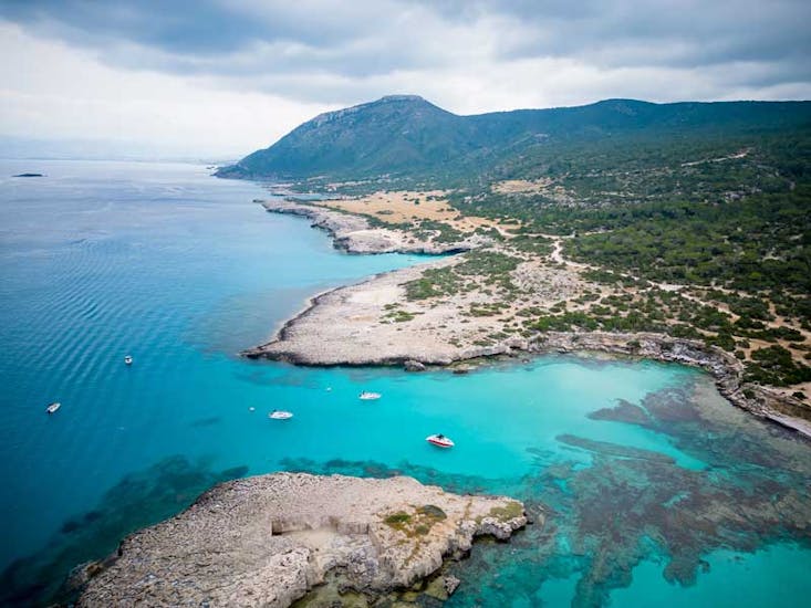 Boottocht van Latchi naar Blauwe Lagune (Akamas, Cyprus) met zwemmen & toeristische attracties.