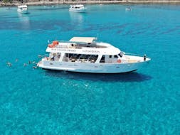 Boottocht van Latchi naar Blauwe Lagune (Akamas, Cyprus) met toeristische attracties met Latchi Queen Cyprus.