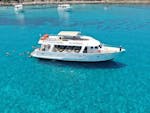 Paseo en barco de Latchi a la Laguna Azul con parada para bañarse con Latchi Queen Chipre.