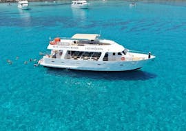 Paseo en barco de Latchi a la Laguna Azul con parada para bañarse con Latchi Queen Chipre.